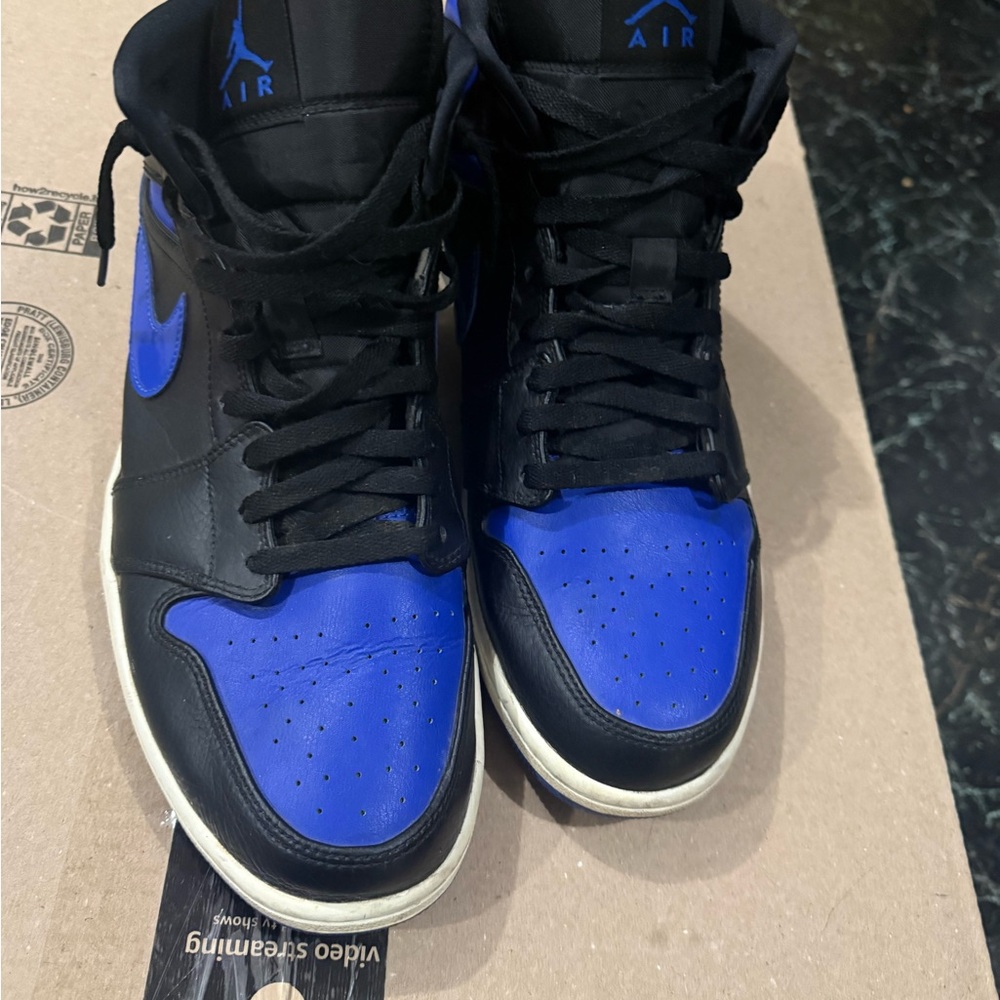 Jordan Men's Black and Blue Athletic Shoes